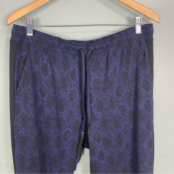 Athleta Printed Brooklyn Jogger Pants Blue Python Animal Print Sz 14 572213 - Picture 2 of 6
